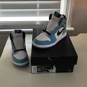 Jordan 1 Retro University Blue